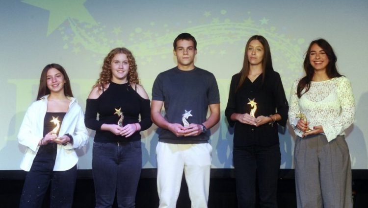 ZASIJALE „PRVE ZVEZDICE“: Mlade glumačke nade sinoć otvorile 14. FEDIS u Beogradu